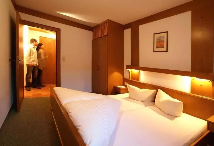 ベッドアンドブレックファースト Landhaus Engadin