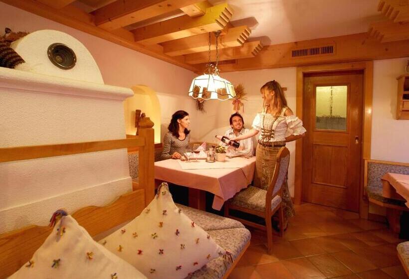 住宿加早餐 Landhaus Engadin