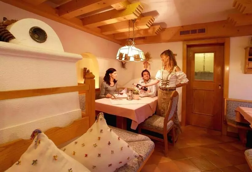 ベッドアンドブレックファースト Landhaus Engadin