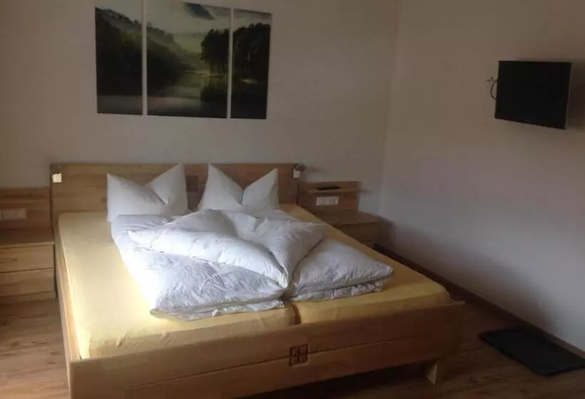 ベッドアンドブレックファースト Landhaus Engadin