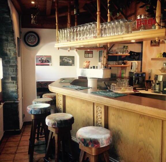 住宿加早餐 Landhaus Engadin