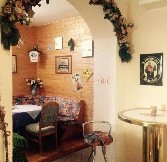 住宿加早餐 Landhaus Engadin