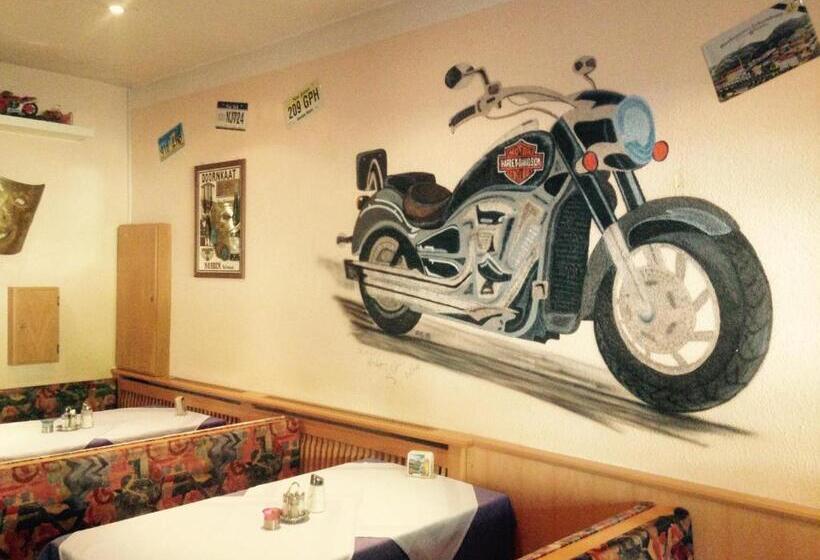 住宿加早餐 Landhaus Engadin