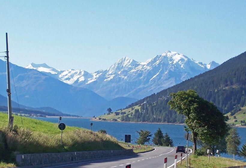 住宿加早餐 Landhaus Engadin