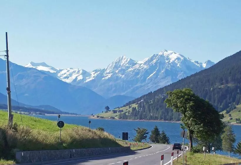 ベッドアンドブレックファースト Landhaus Engadin