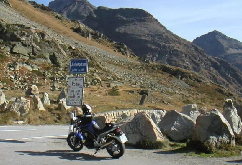 ベッドアンドブレックファースト Landhaus Engadin