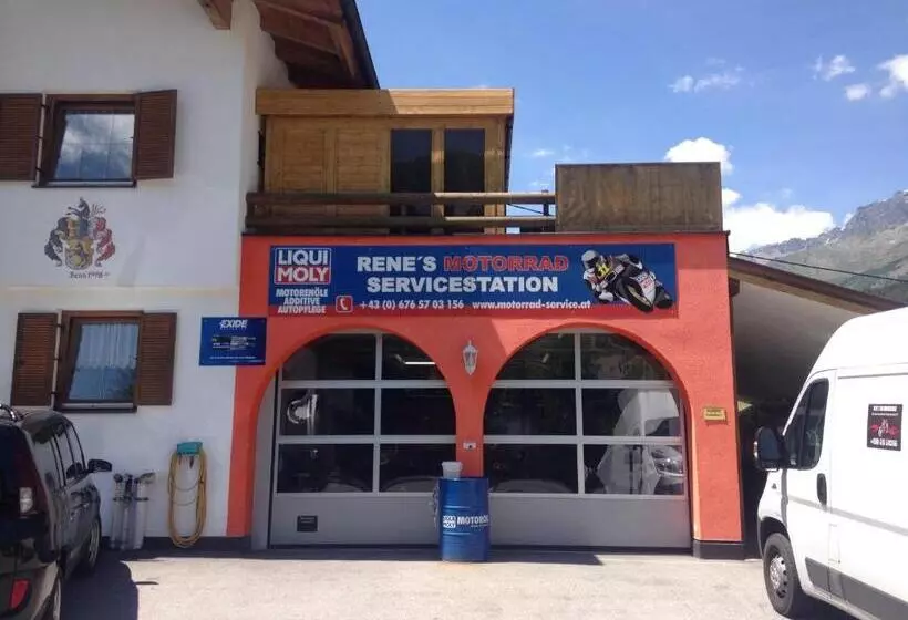 ベッドアンドブレックファースト Landhaus Engadin