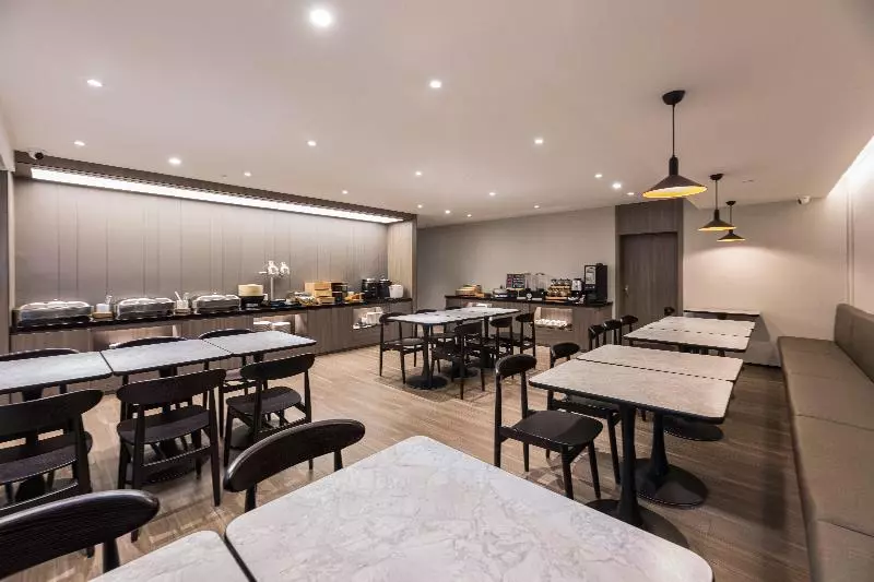 Отель Hanting Nantong Jinfeida Plaza