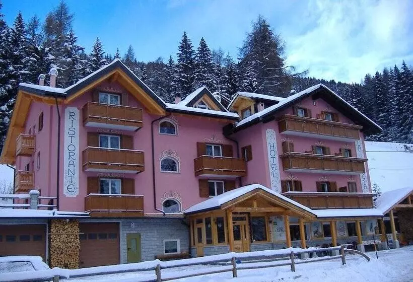 ホテル La Roccia