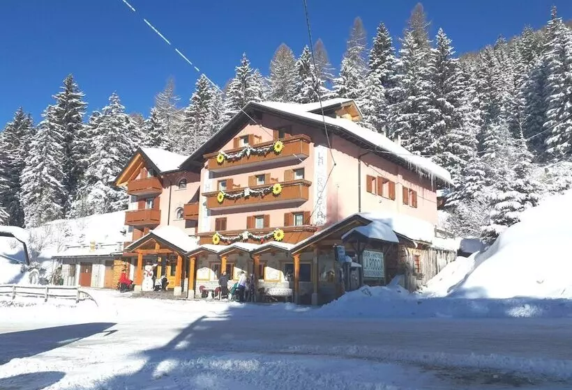 ホテル La Roccia