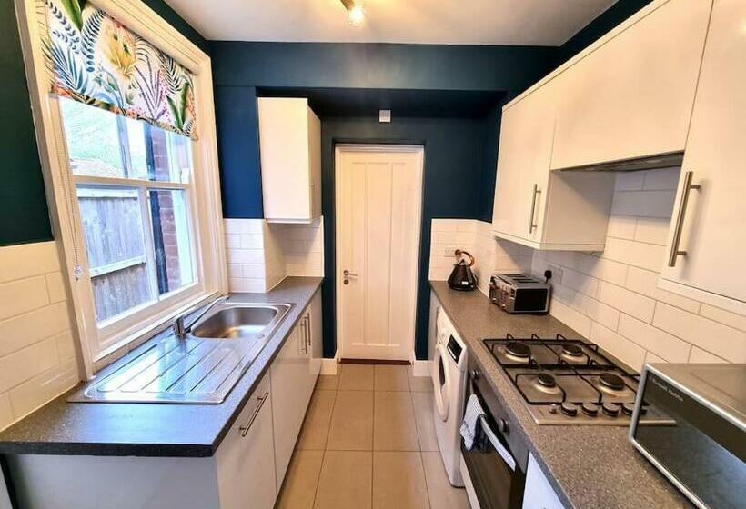 Beautiful & Vibrant City Centre House