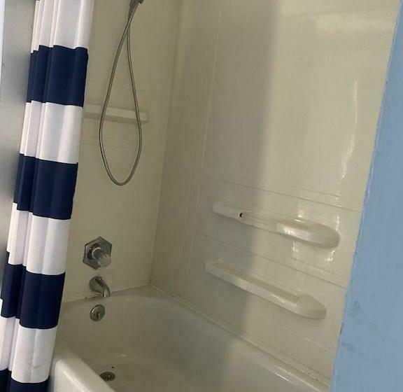 Bright & Modern 3 Br Home Downtown Indy East!