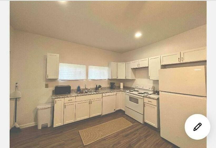 Bright & Modern 3 Br Home Downtown Indy East!