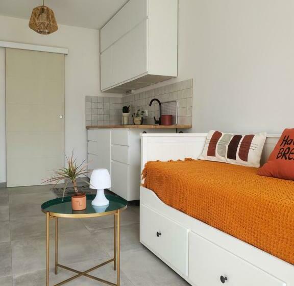 Charmant Studio Moderne Avec Extérieur Dormir En Provence