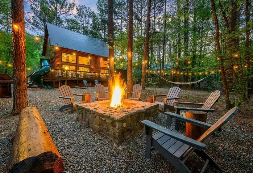 Hickory Bear   Cabin Surrounded By Pines, Sleeps 10, Hot Tub, Fire Pit, Arcade, Foosball Table & Dec