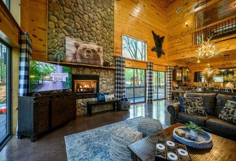 Hickory Bear   Cabin Surrounded By Pines, Sleeps 10, Hot Tub, Fire Pit, Arcade, Foosball Table & Dec