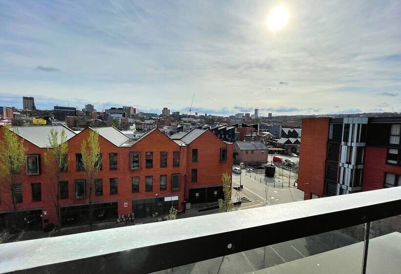 Penthouse Apartment W/ Parking