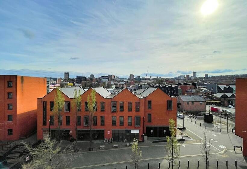 Penthouse Apartment W/ Parking