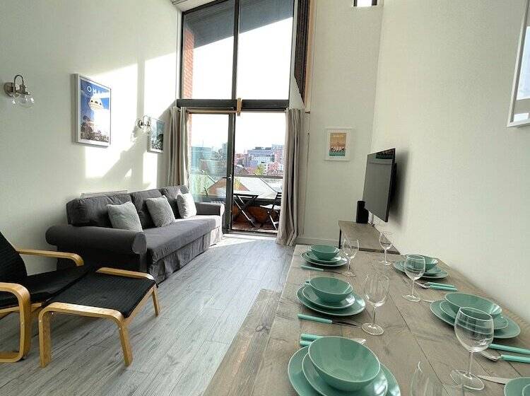 Penthouse Apartment W/ Parking