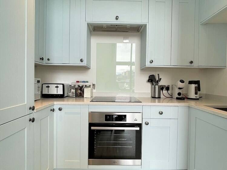 Penthouse Apartment W/ Parking