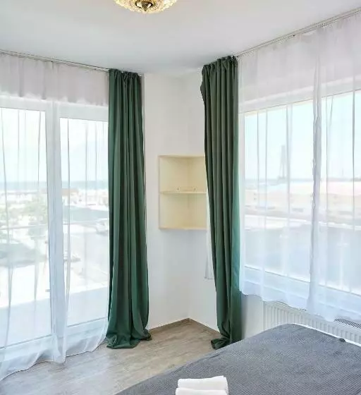 Miruna Luxury Astoria