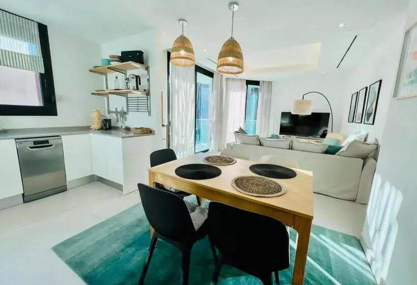 A Brand New Apartment 60m From The Ocean :)
