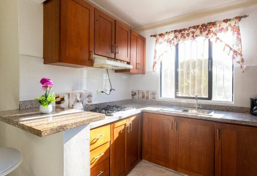 Fully Equipped 2br Aptdt5mins To The Beach