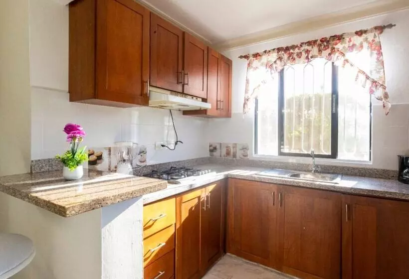 Fully Equipped 2br Aptdt5mins To The Beach