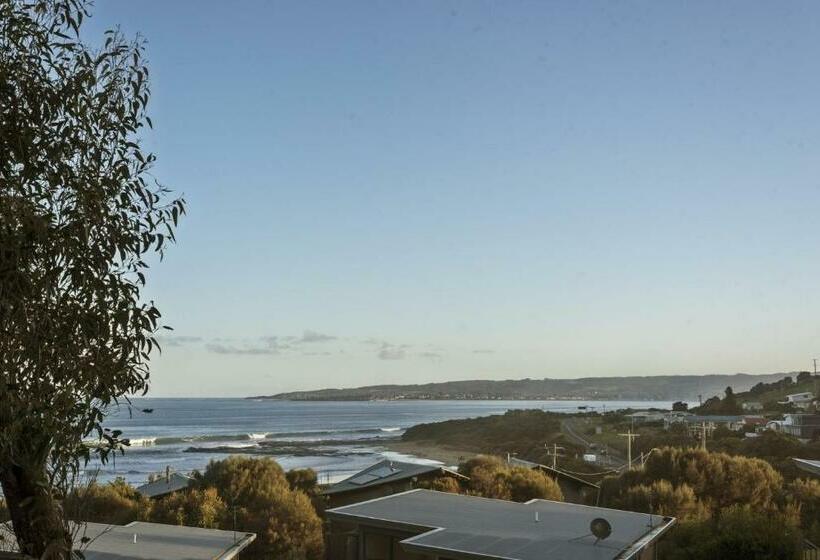 Skenes Beach House Stunning Ocean Views Amongst A Natural Bush Setting