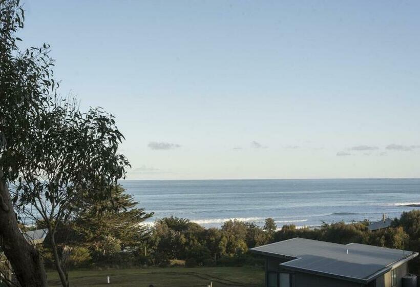 Skenes Beach House Stunning Ocean Views Amongst A Natural Bush Setting