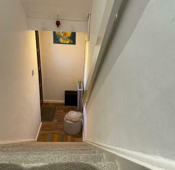 Stylish Flat 2 Bedroom With Free Wifi & Parking Chigwell Epping London