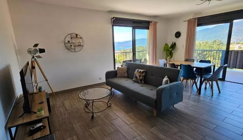 Super T3 Vue Mer Et Montagne. Idéalement Situé