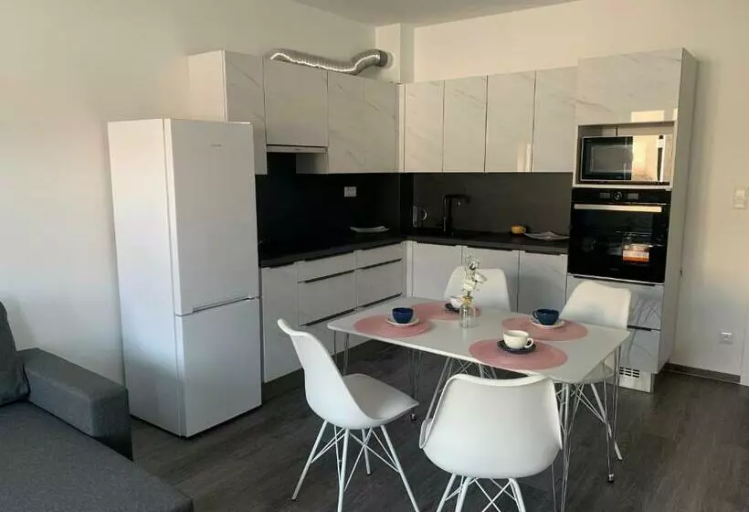 Soukromý Byt 2+kk S Balkónem A Parkováním
