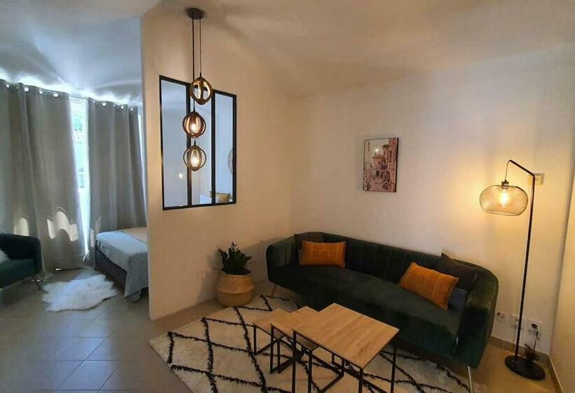 Boulevard De Provence