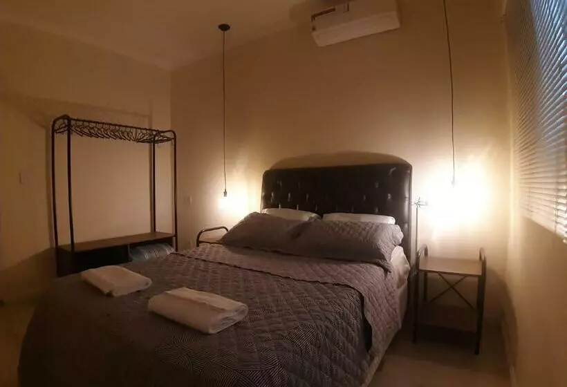 Casa Incrível Com 2 Quartos E Estacionamento Incluso