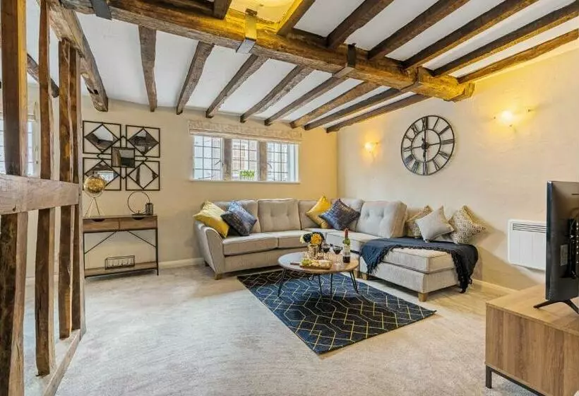 Characteristic 4 Bed Apartment In The Heart Of Windsor