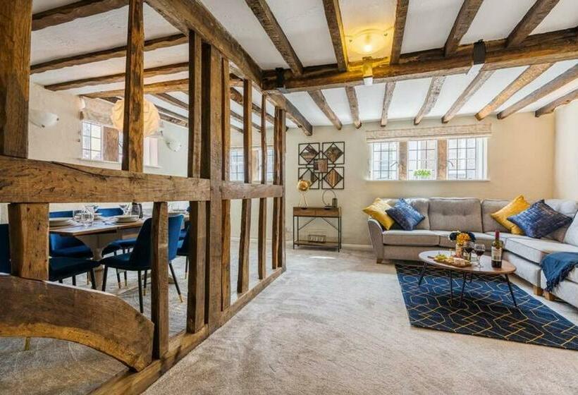 Characteristic 4 Bed Apartment In The Heart Of Windsor