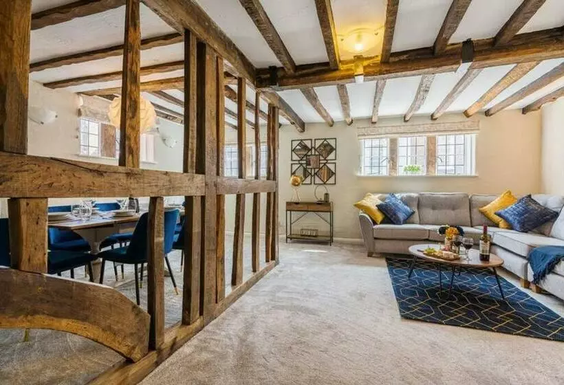 Characteristic 4 Bed Apartment In The Heart Of Windsor