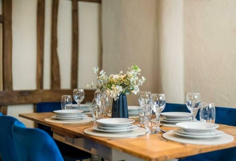 Characteristic 4 Bed Apartment In The Heart Of Windsor