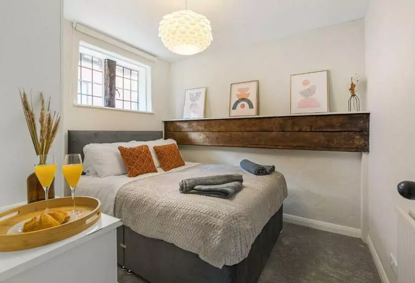 Characteristic 4 Bed Apartment In The Heart Of Windsor