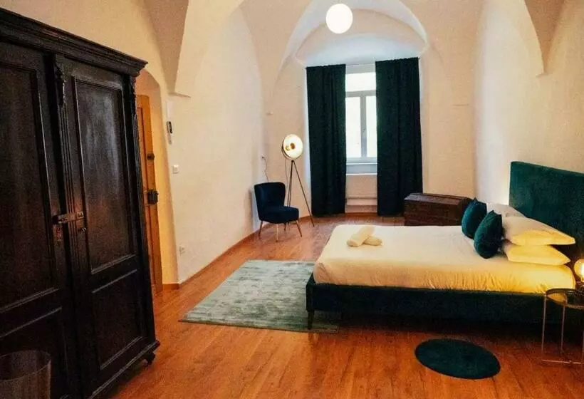 Franz Haus Apartments