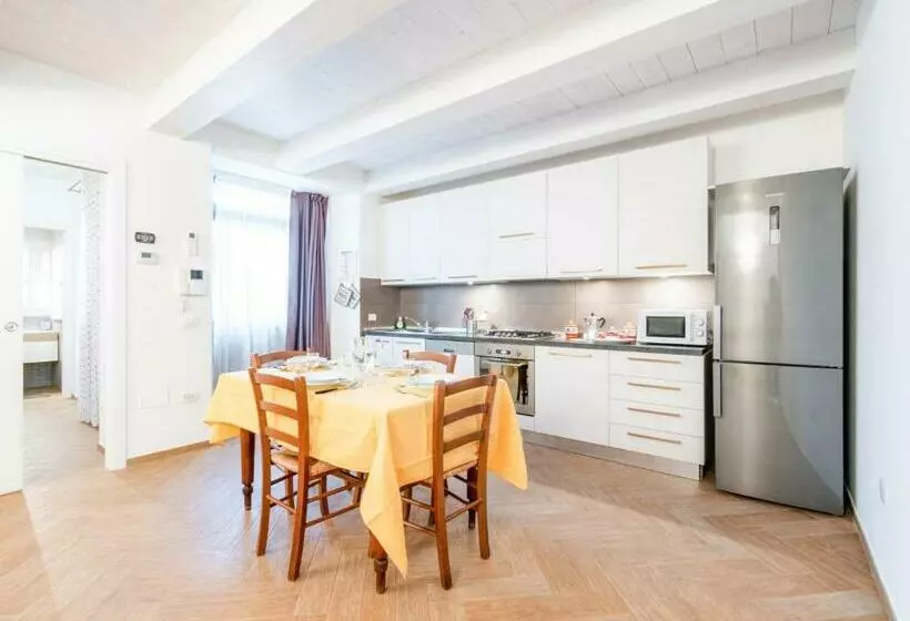 La Marina Apartment With Patio & Parking