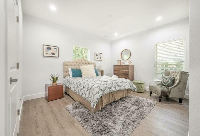 New Construction Beautiful Lutz Property Close To Usf And All Major Tampa Attractions