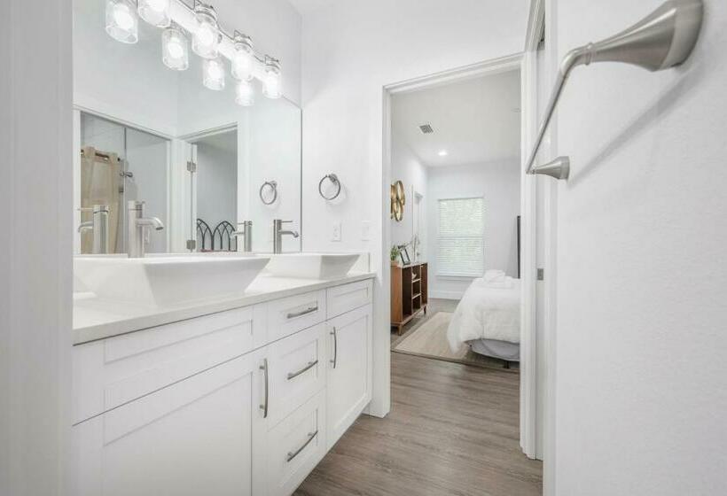 New Construction Beautiful Lutz Property Close To Usf And All Major Tampa Attractions