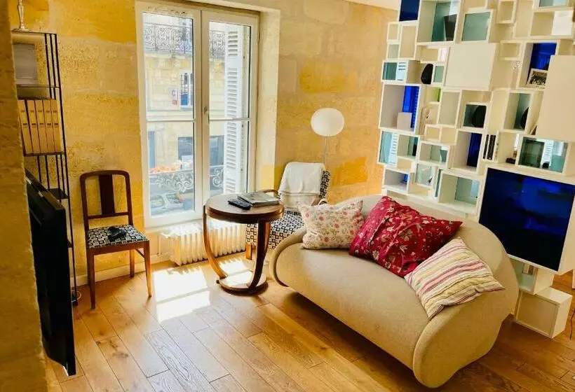 Nice Furnished Apartment With Inner Courtyard Near The City Center