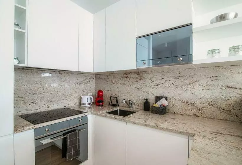 Palace Apartment By Quokka 360   2 Minutes From Lugano Lido