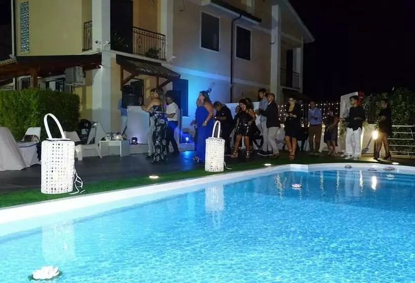 Alloggio Affascinante Con Piscina Vista Mare