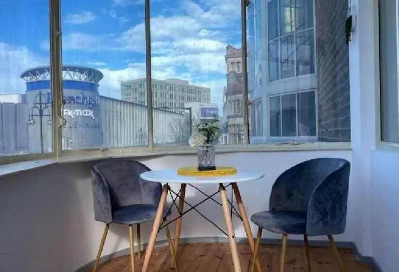Doncaster City Centre Deluxe Whole Apartment Sleeps 4 D2