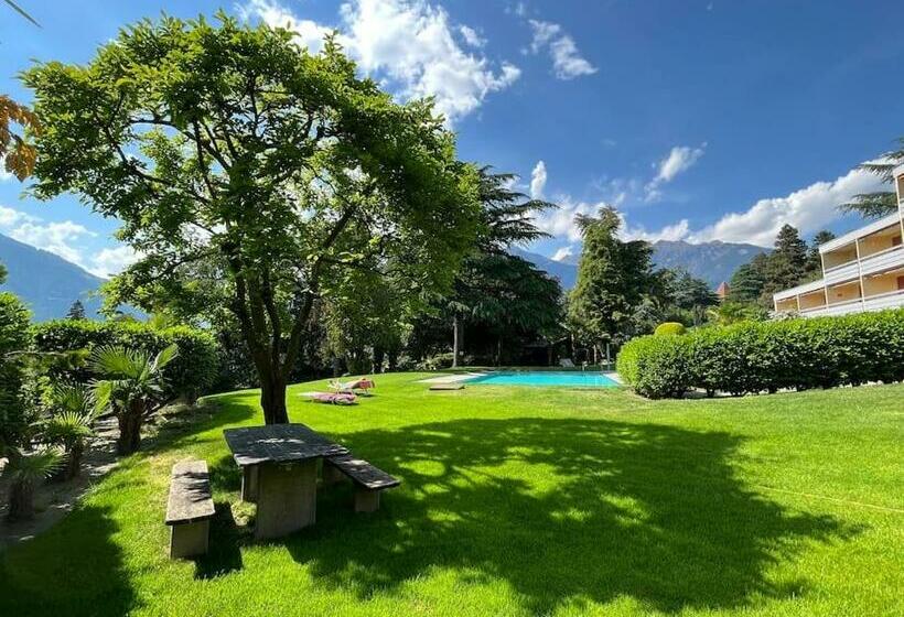 Garden Pool Apartment