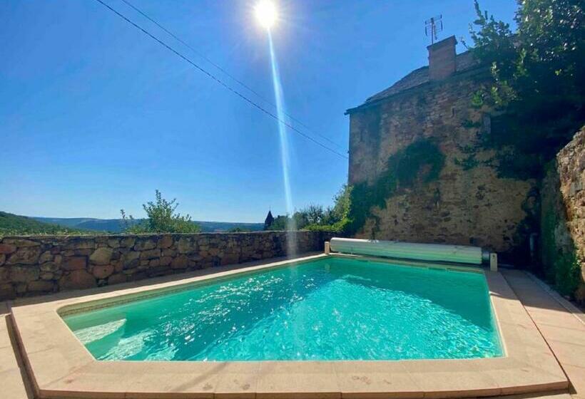 La Cascade   16th Century Najac Farmhouse